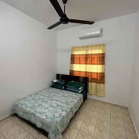 Aa Burger Homestay For Musliim Only Banting  Exterior photo