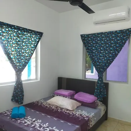 Aa Burger Homestay For Musliim Only Banting  Exterior photo