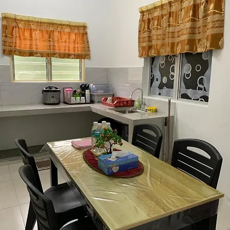Aa Burger Homestay For Musliim Only Banting  Exterior photo